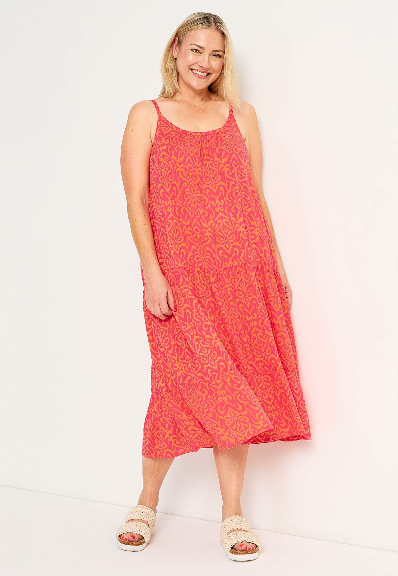 Gemustertes, langes Strandkleid