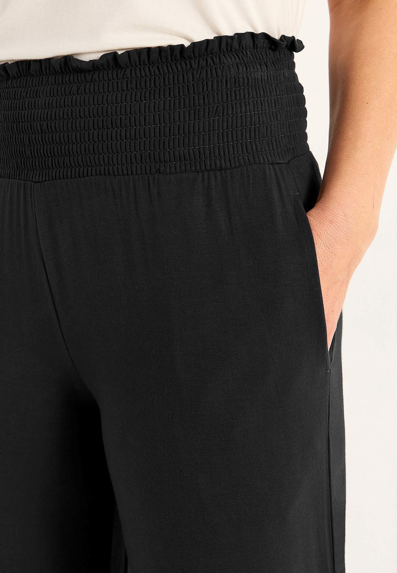 Weiche Jerseyhose mit gesmoktem elastischem Bund Liv
