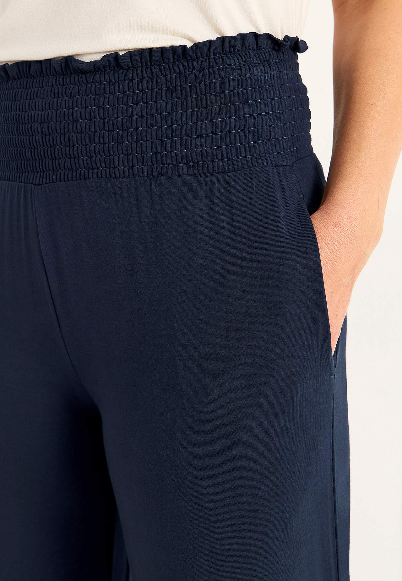 Weiche Jerseyhose mit gesmoktem elastischem Bund Liv