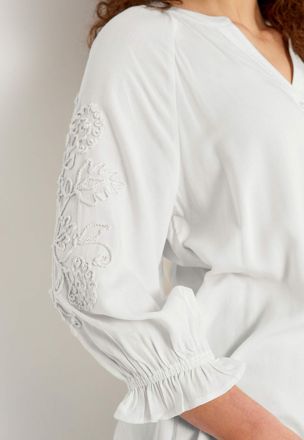 Bluse mit Stickerei