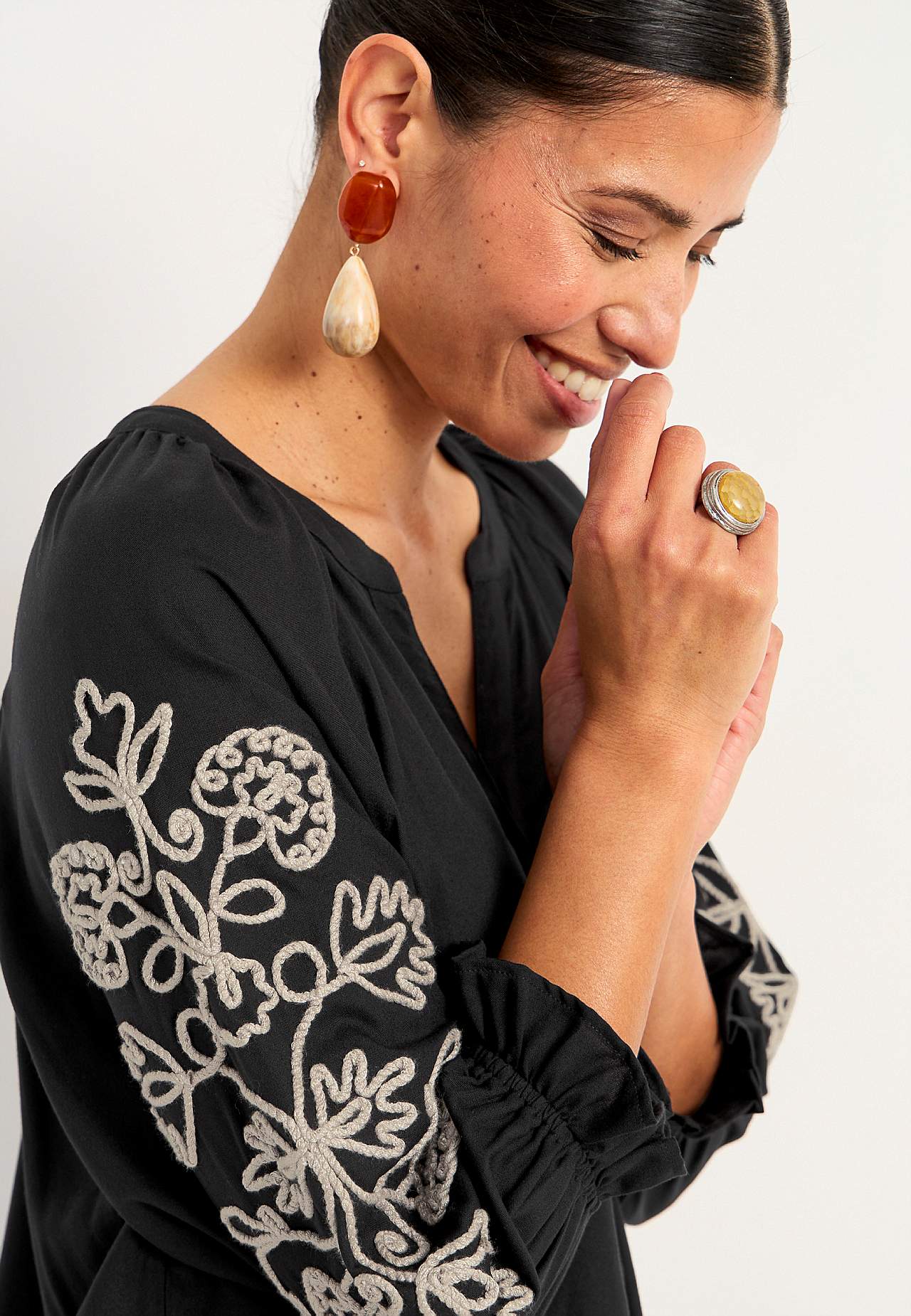 Bluse mit Stickerei