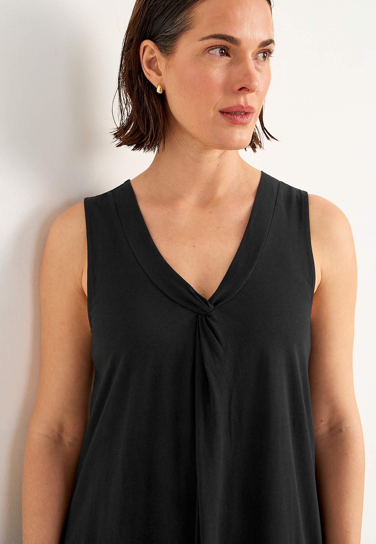 Ärmelloses Jerseykleid mit einem V-Ausschnitt