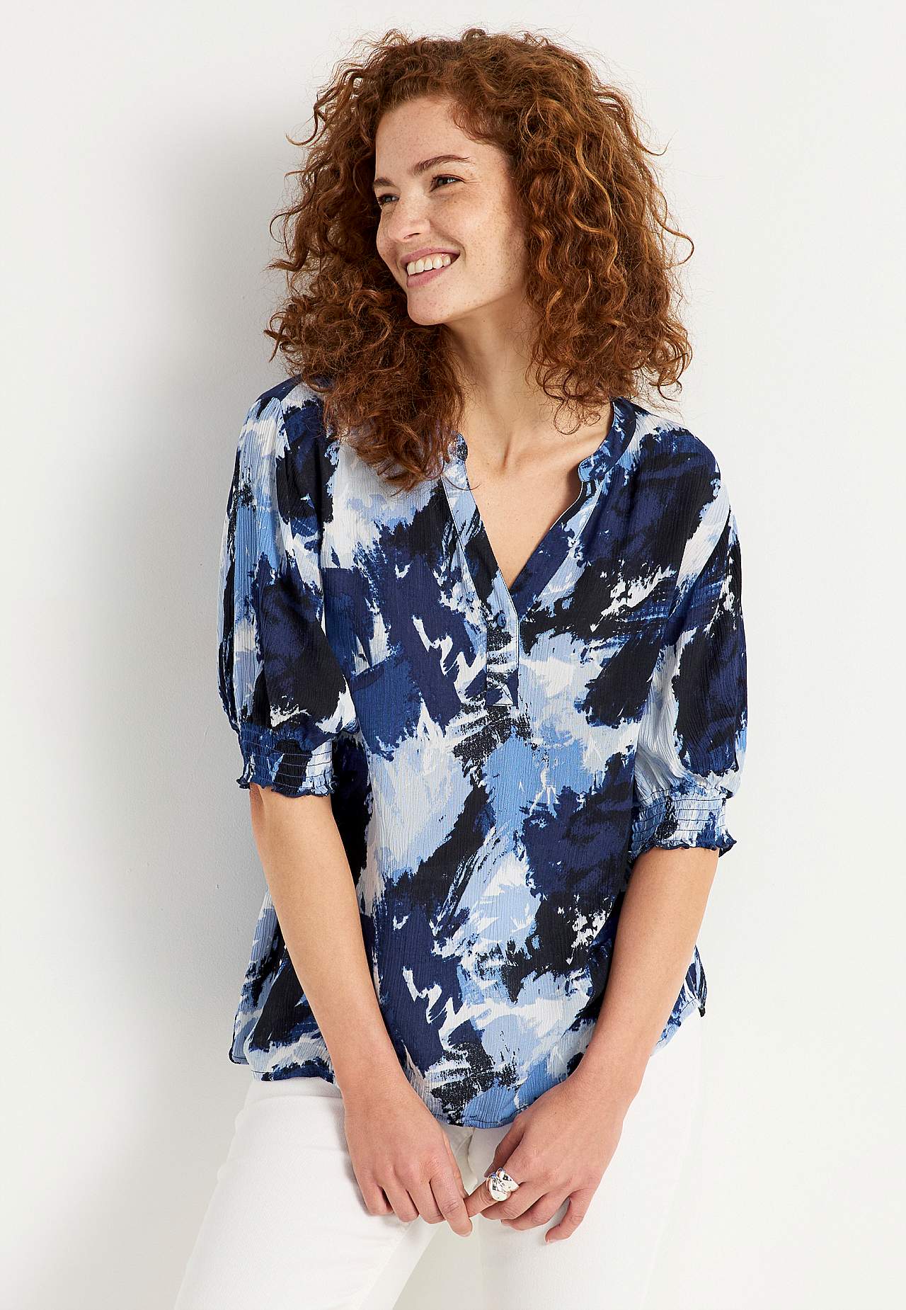 Bluse aus Krepp mit Smokarbeit