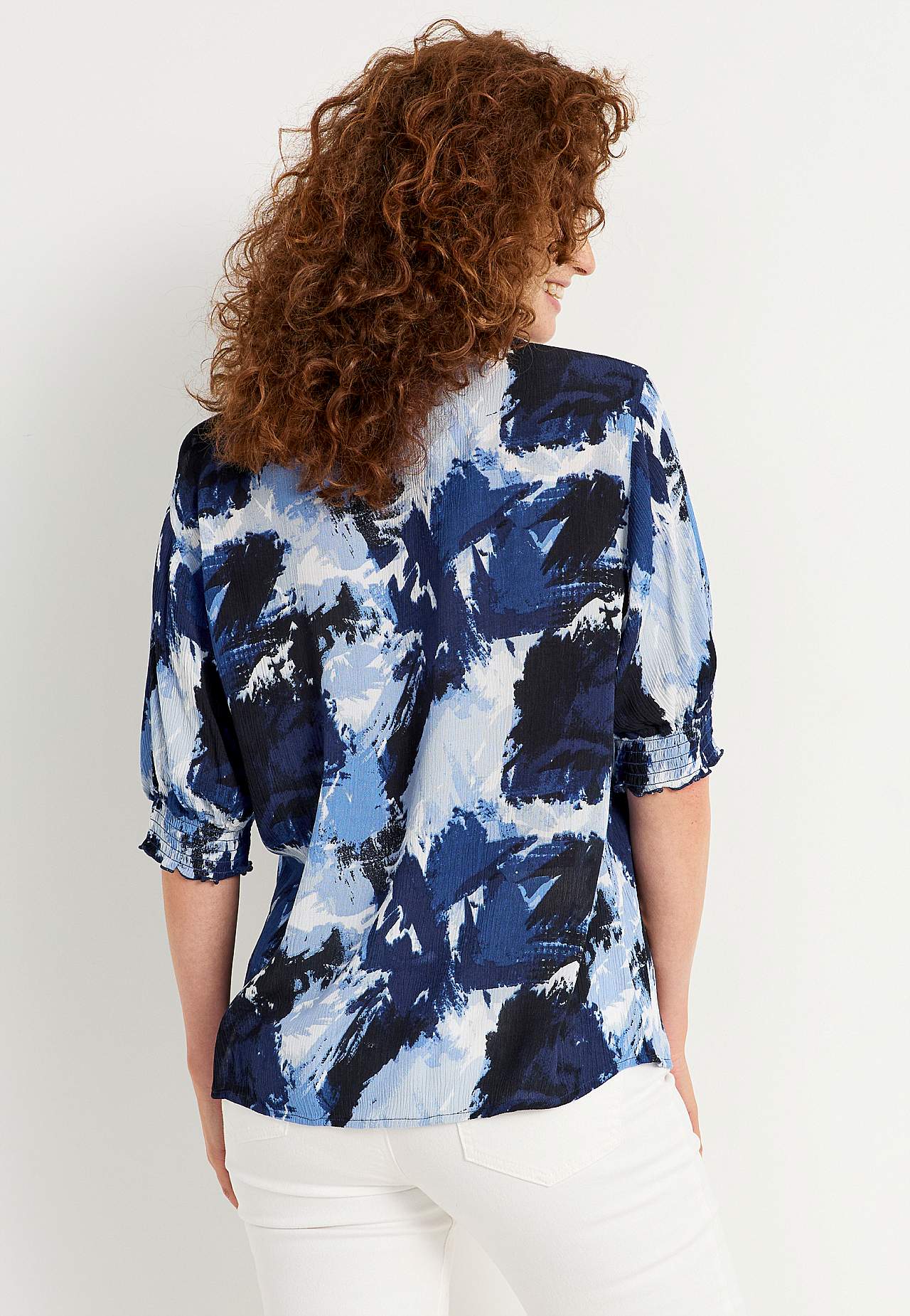 Bluse aus Krepp mit Smokarbeit