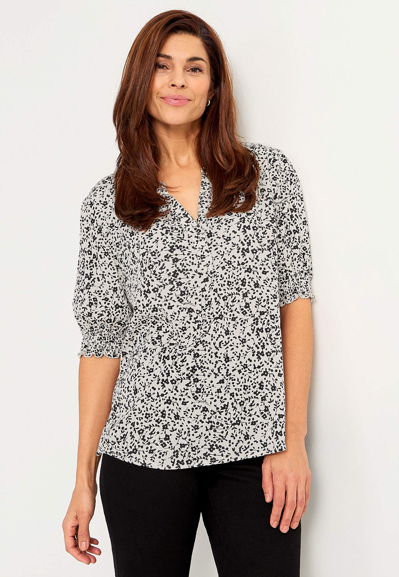 Bluse aus Krepp mit Smokarbeit