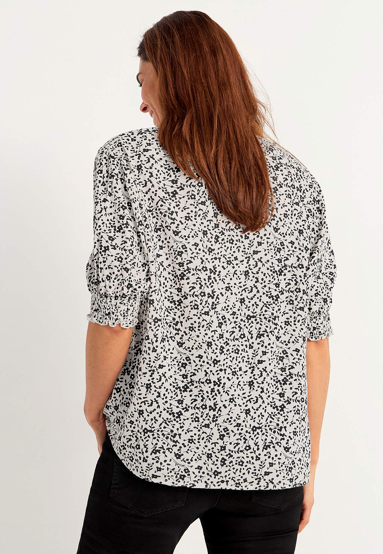 Bluse aus Krepp mit Smokarbeit