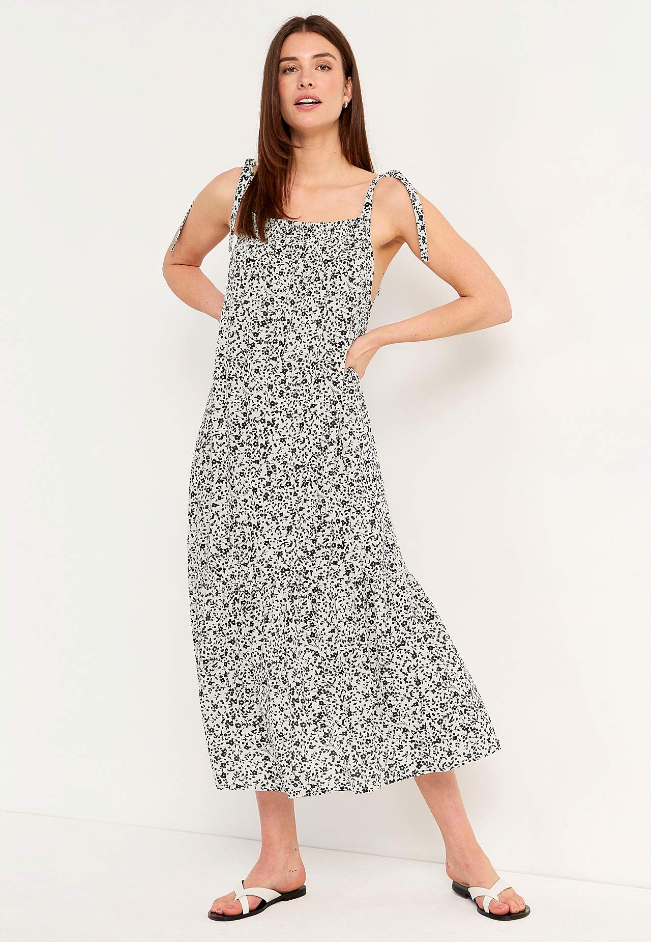 Ärmelloses Rüschenkleid