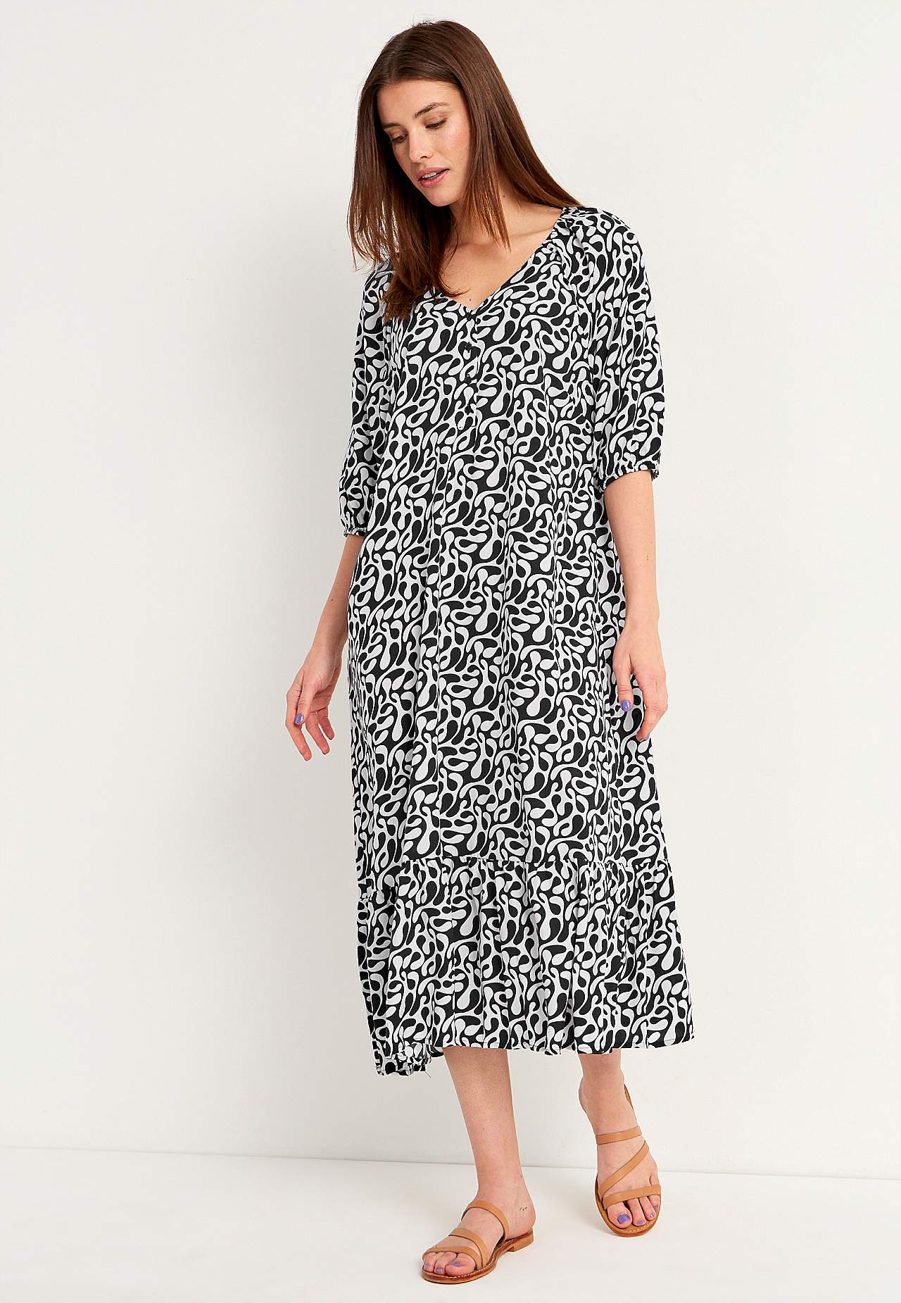 Gemustertes Kleid mit Rüschen