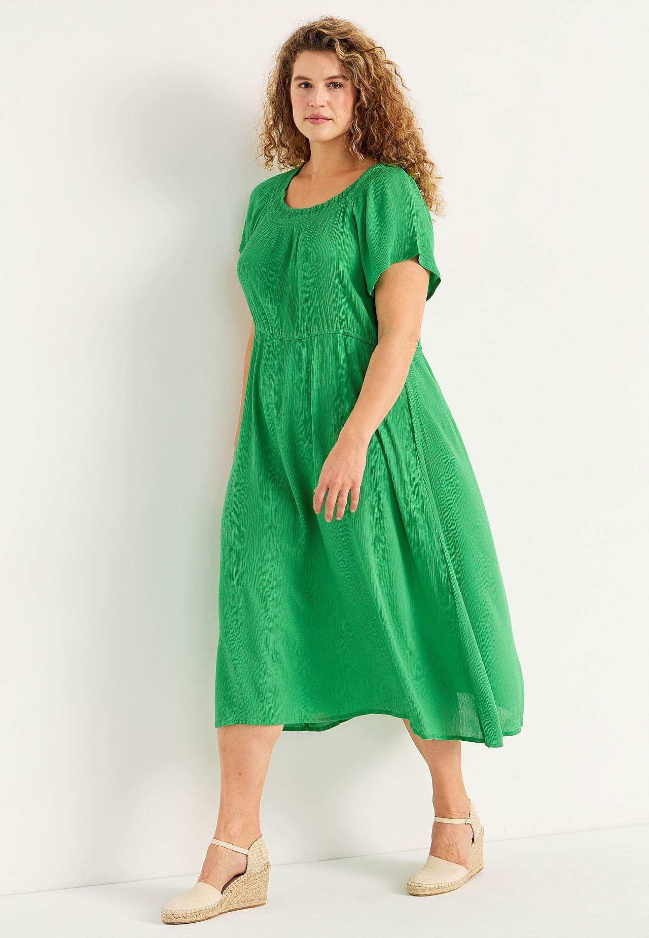 Kleid aus Viskose-Krepp Ally