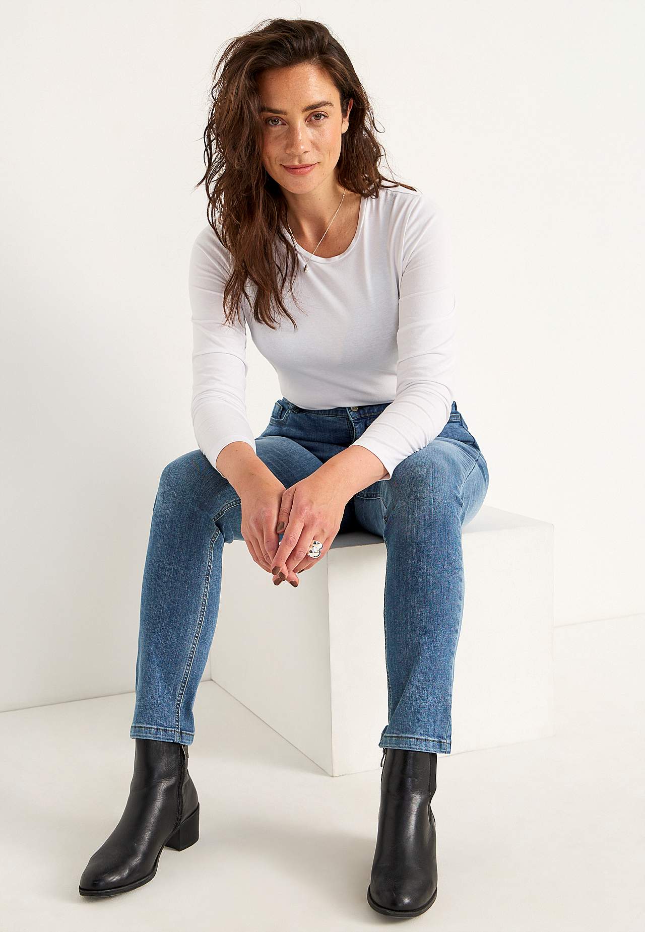 Jeans mit Gummiband an den Seiten