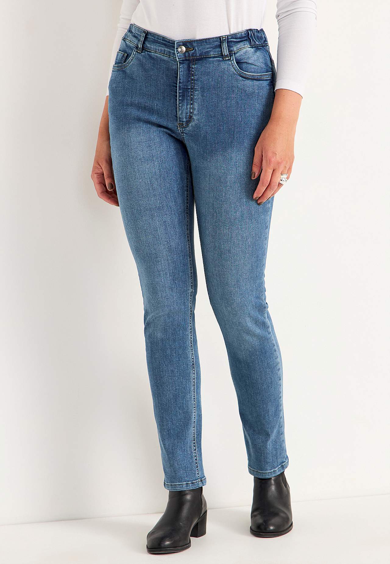 Jeans mit Gummiband an den Seiten