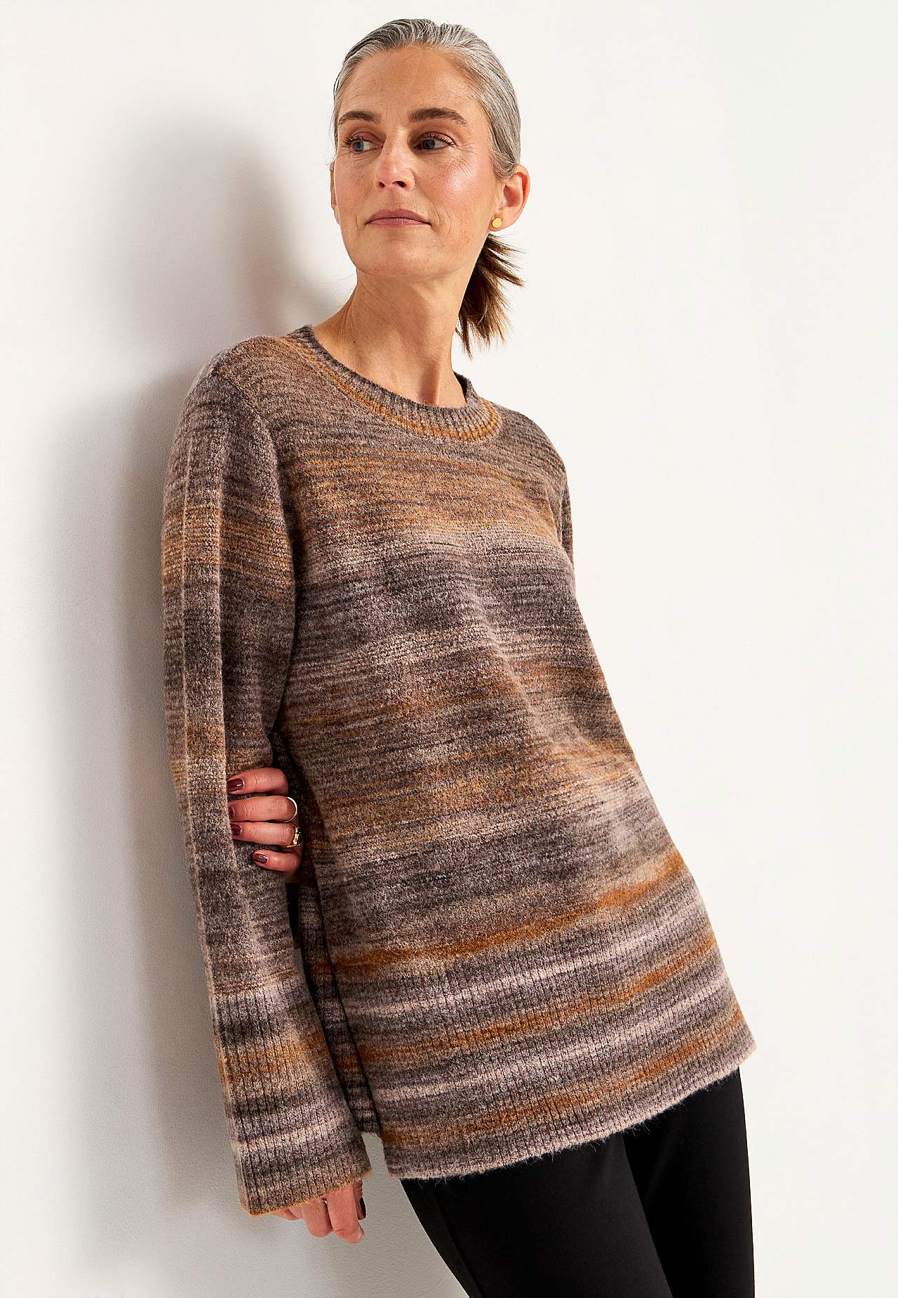 Gestrickter, mehrfarbigerer Pullover