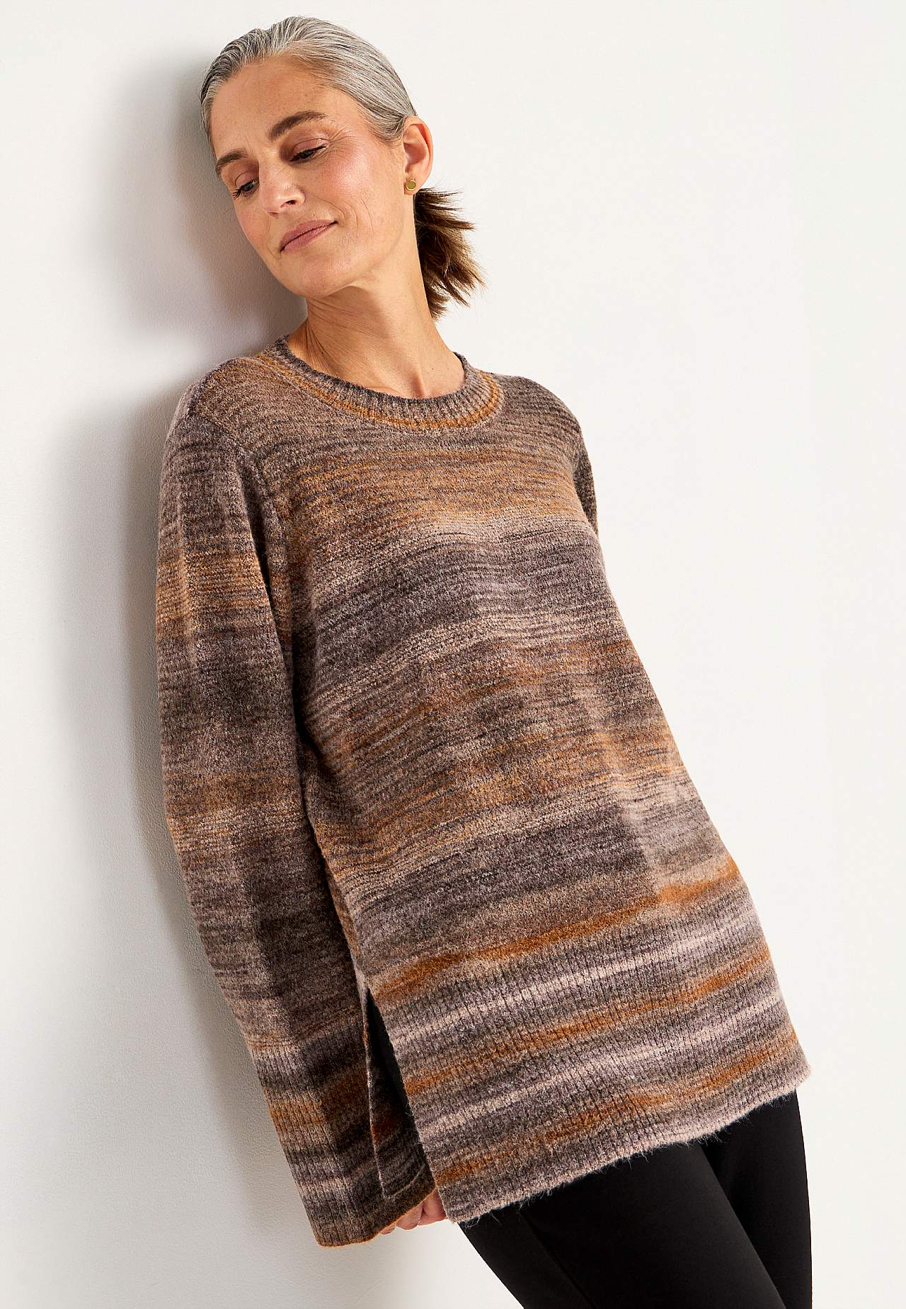 Gestrickter, mehrfarbigerer Pullover