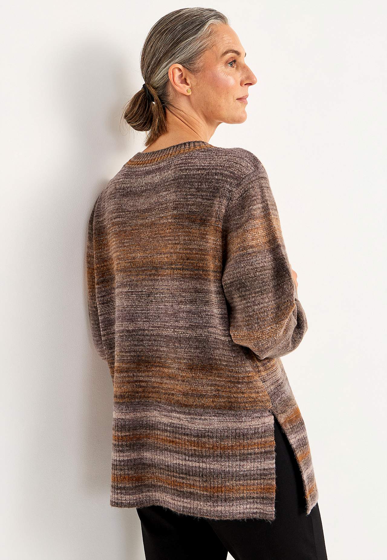 Gestrickter, mehrfarbigerer Pullover