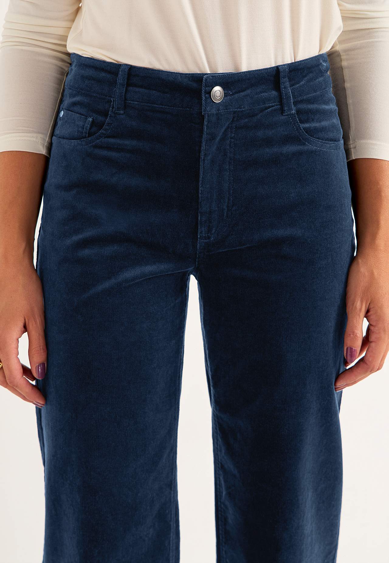 Elastische Kordhose mit breiten Beinen