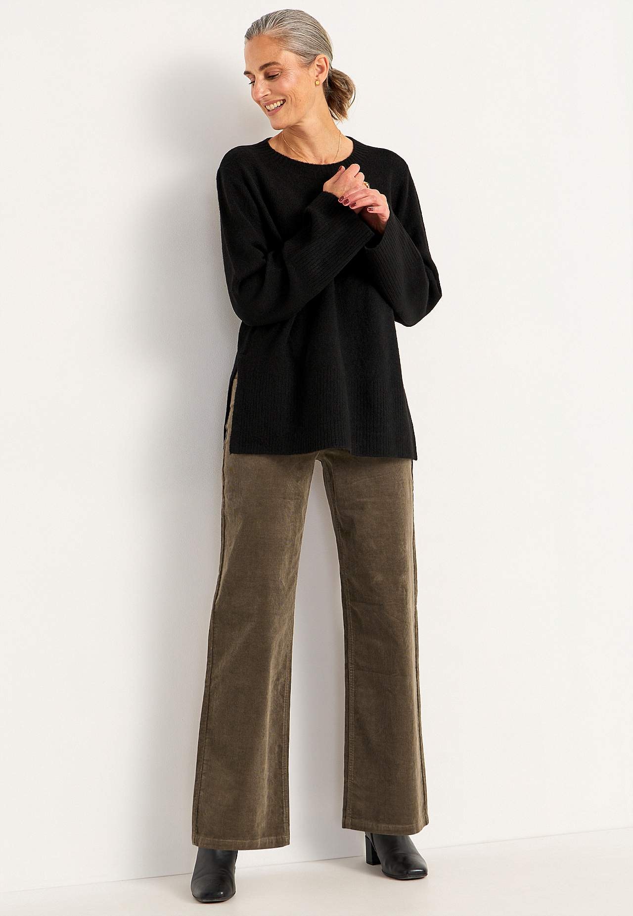 Elastische Kordhose mit breiten Beinen