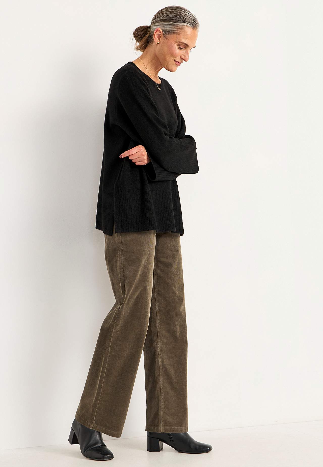 Elastische Kordhose mit breiten Beinen