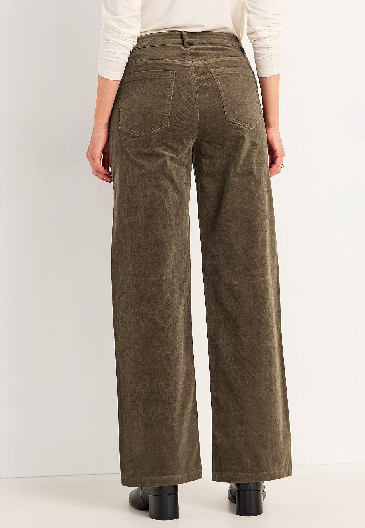 Elastische Kordhose mit breiten Beinen