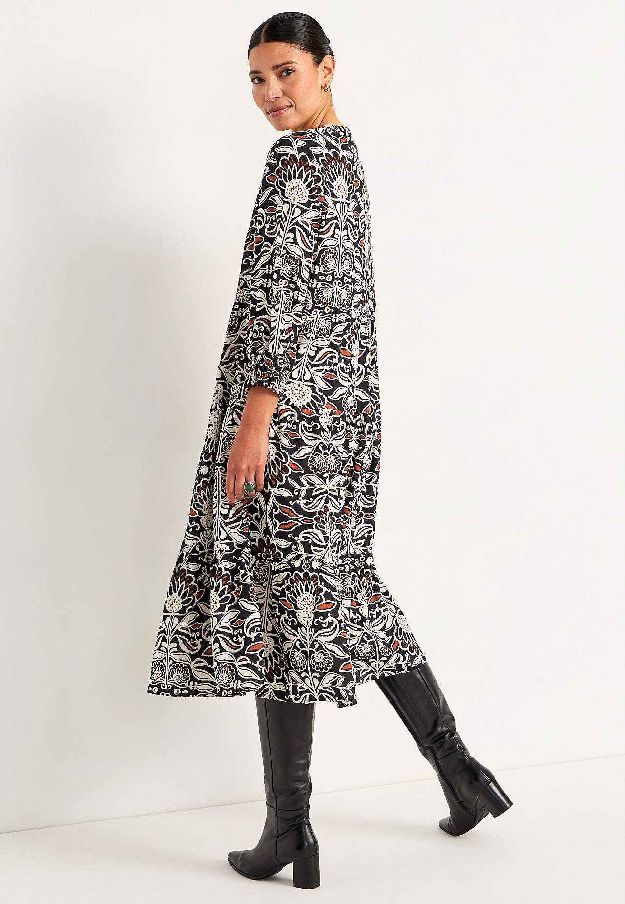 Kleid mit Volants