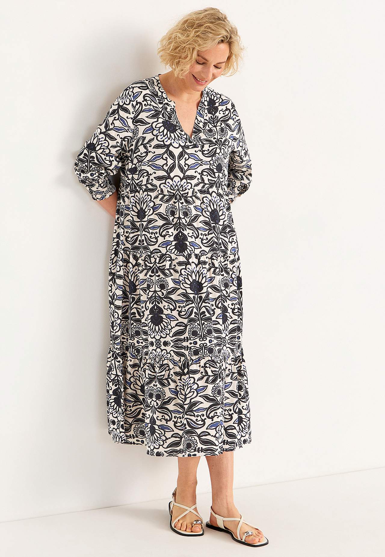 Kleid mit Volants