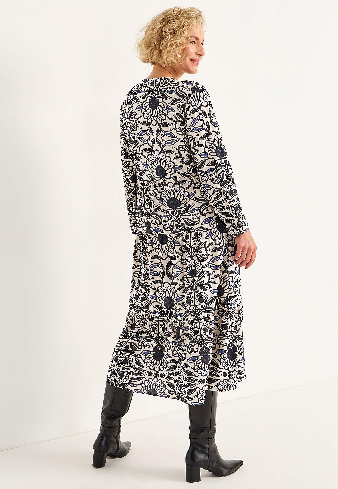 Kleid mit Volants