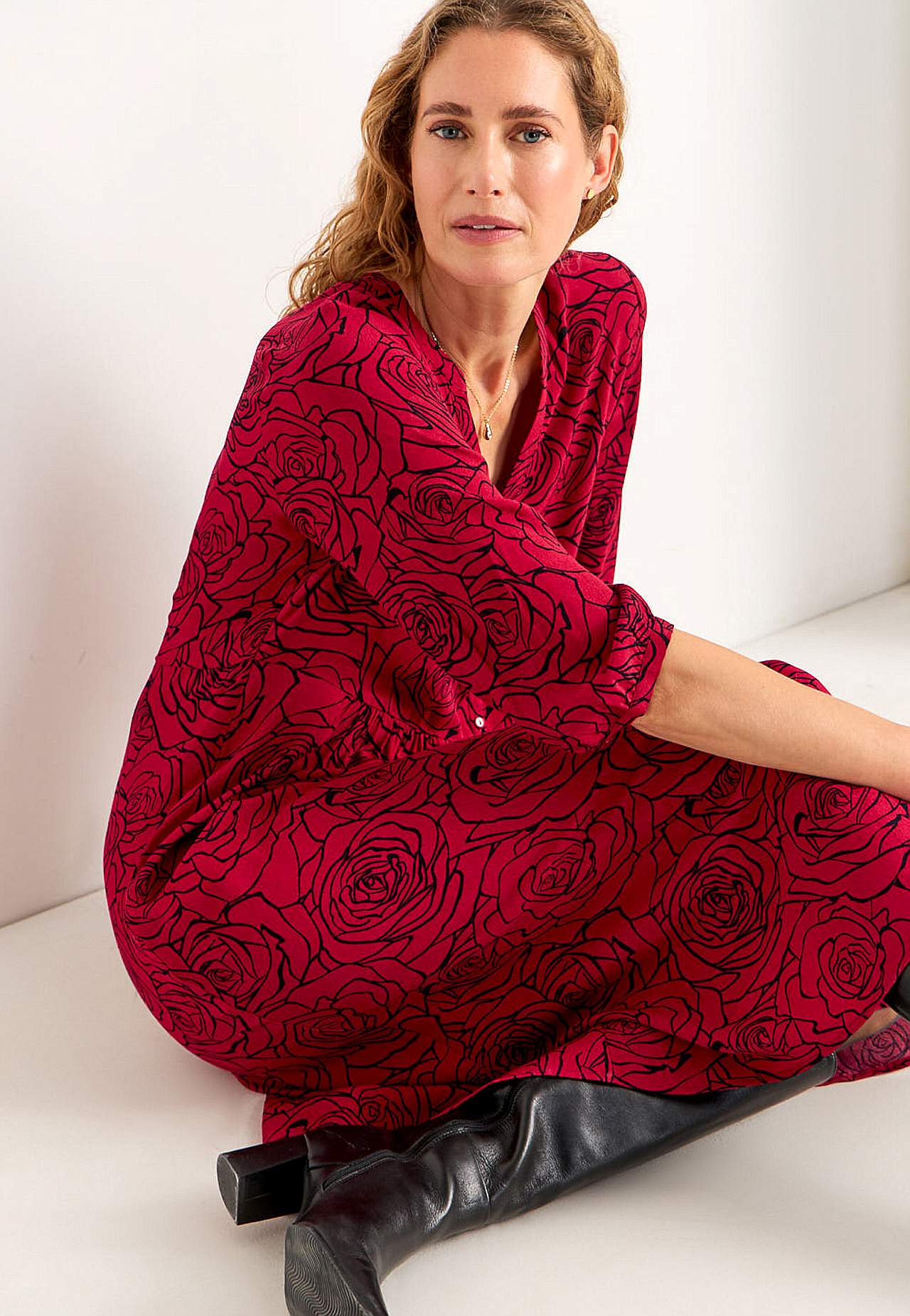 Kleid aus Viskose mit einem Blumen-Muster