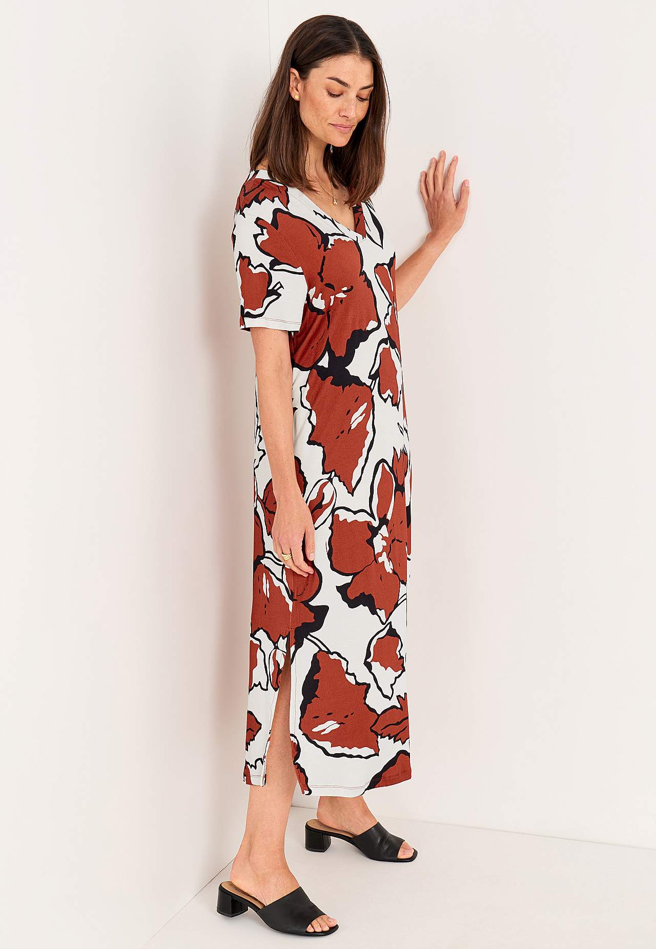 Jerseykleid mit einem V-Ausschnitt