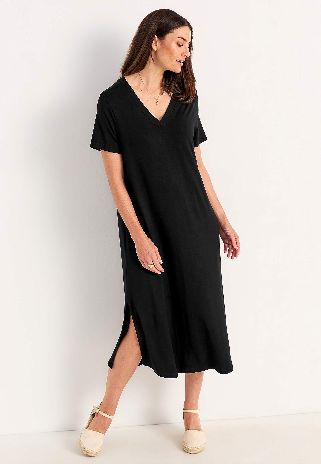 Jerseykleid mit einem V-Ausschnitt
