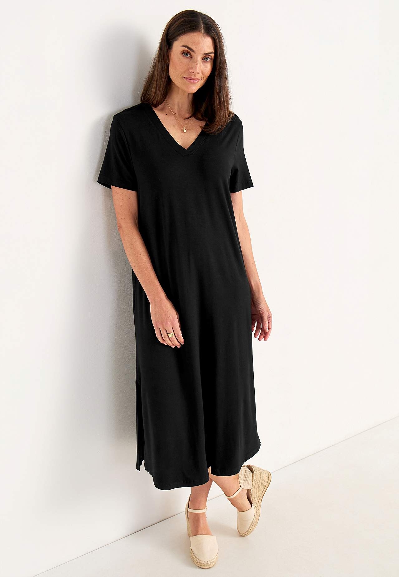 Jerseykleid mit einem V-Ausschnitt
