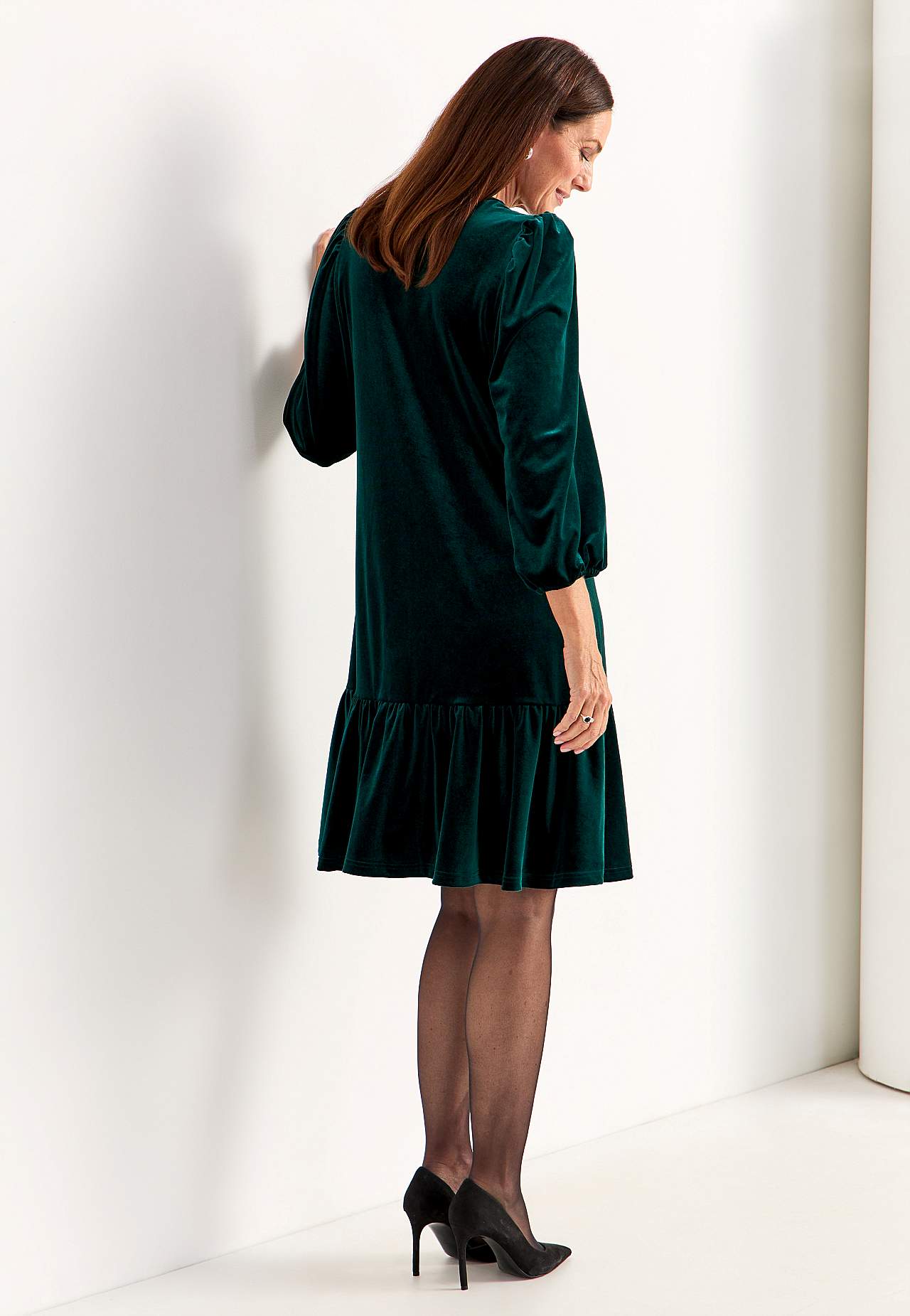 Kleid aus Velours mit Volant