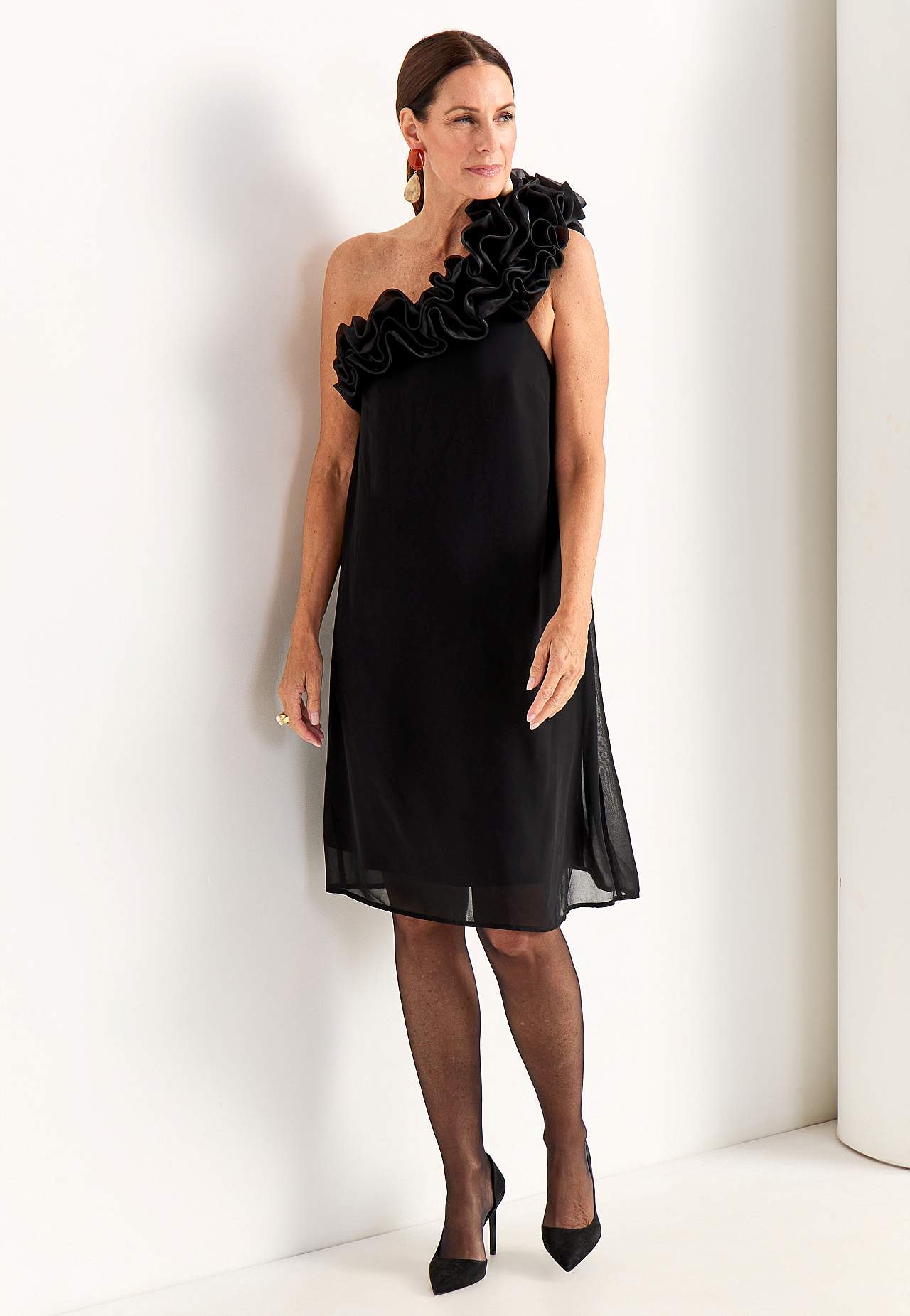 Asymmetrisches Cocktailkleid mit Rüsche