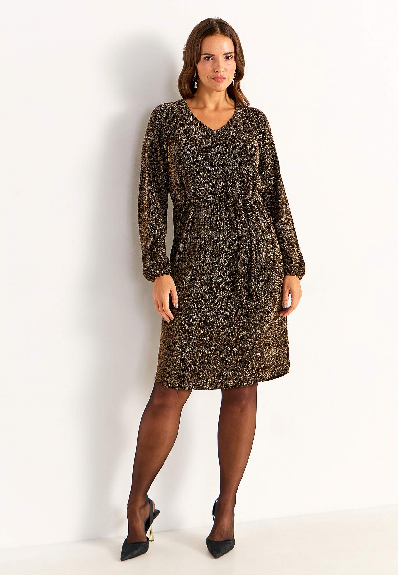 Partykleid mit glitzernden Gewinden