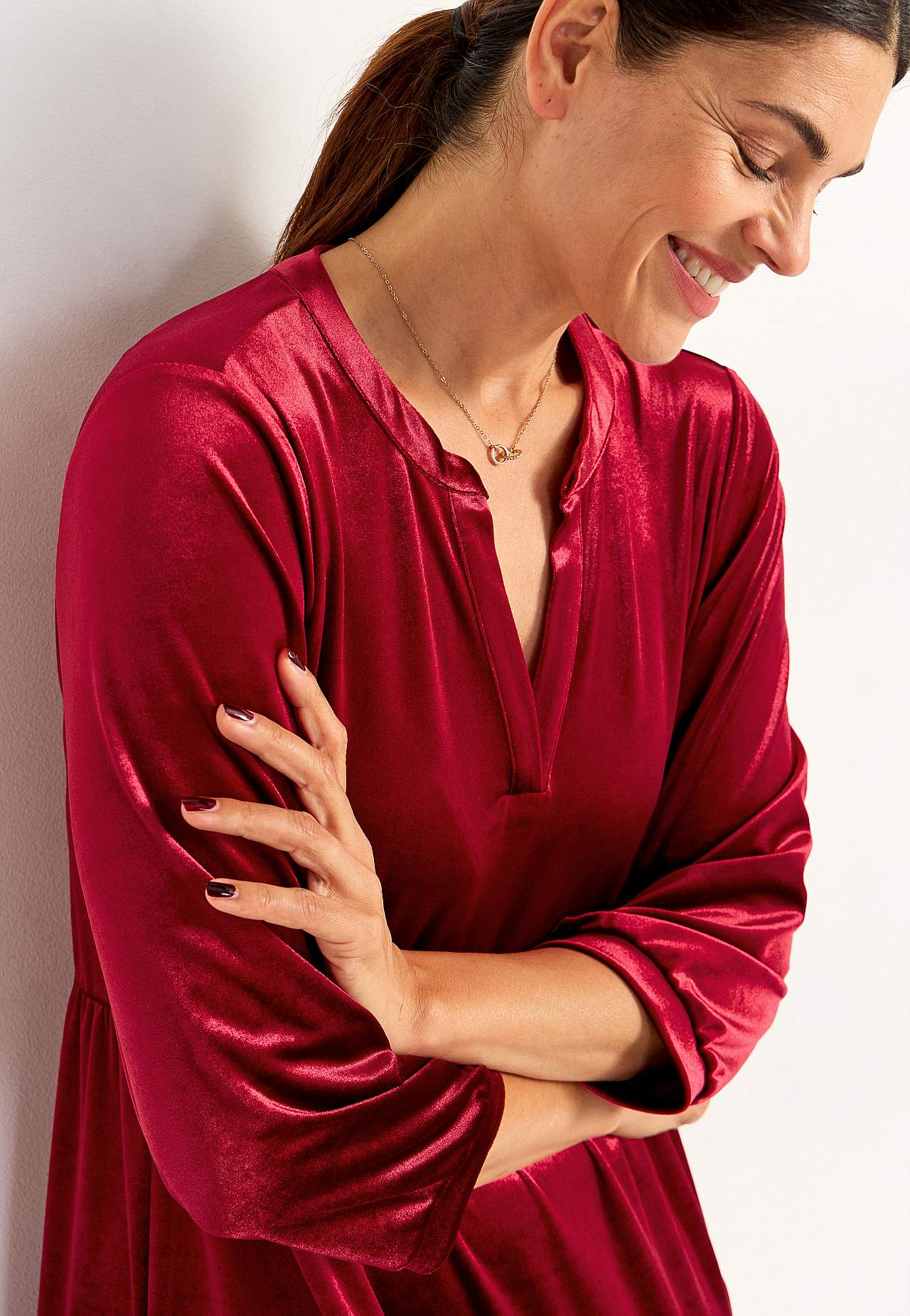 Samtkleid mit Rüschenrock