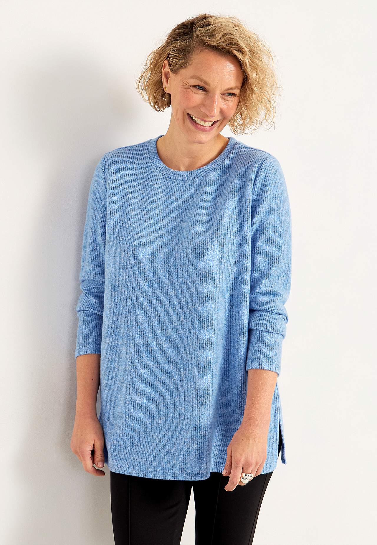 Super weicher Pullover mit Schlitzen