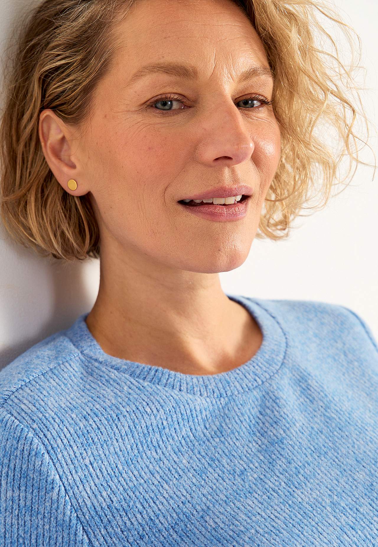Super weicher Pullover mit Schlitzen