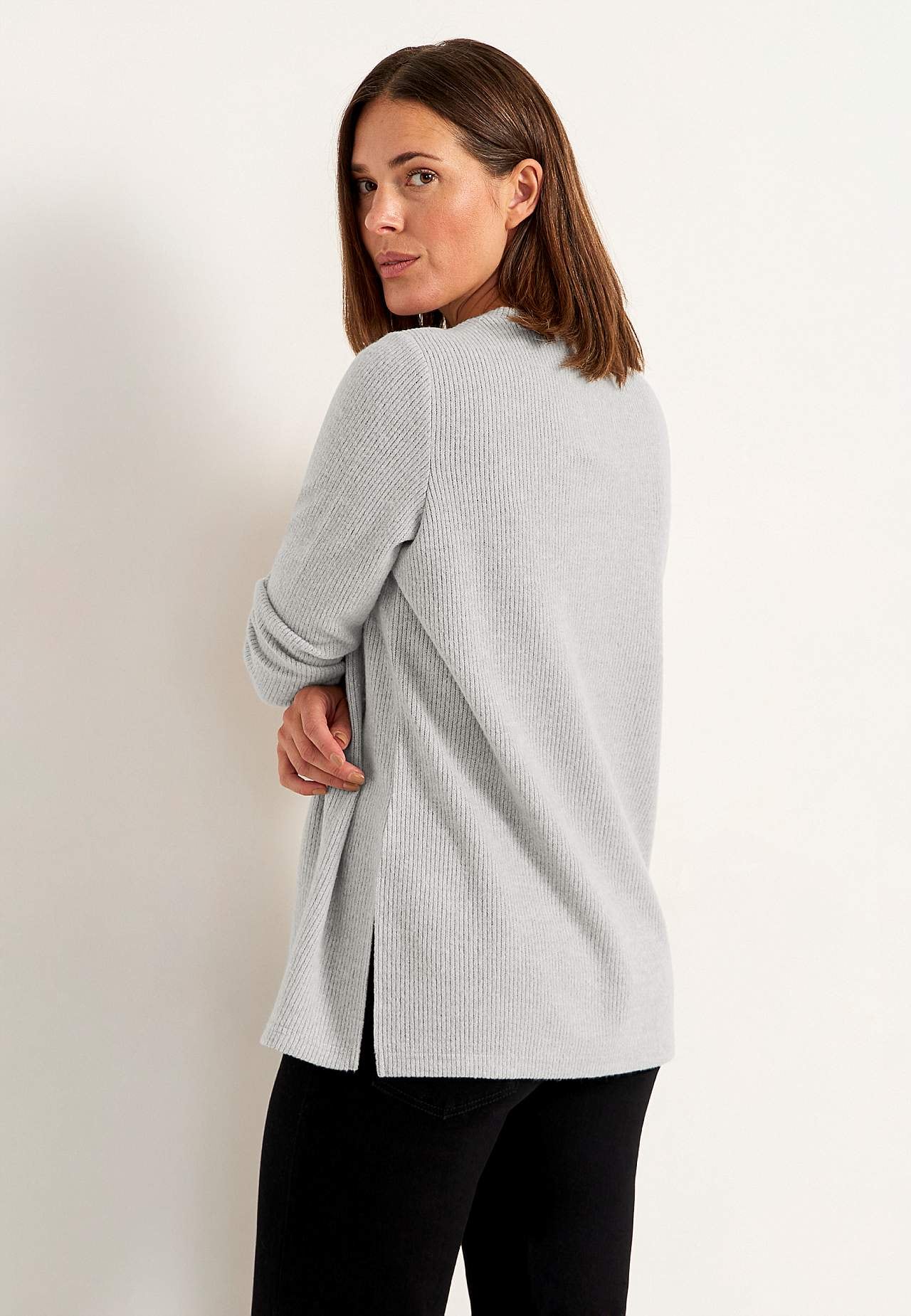 Super weicher Pullover mit Schlitzen