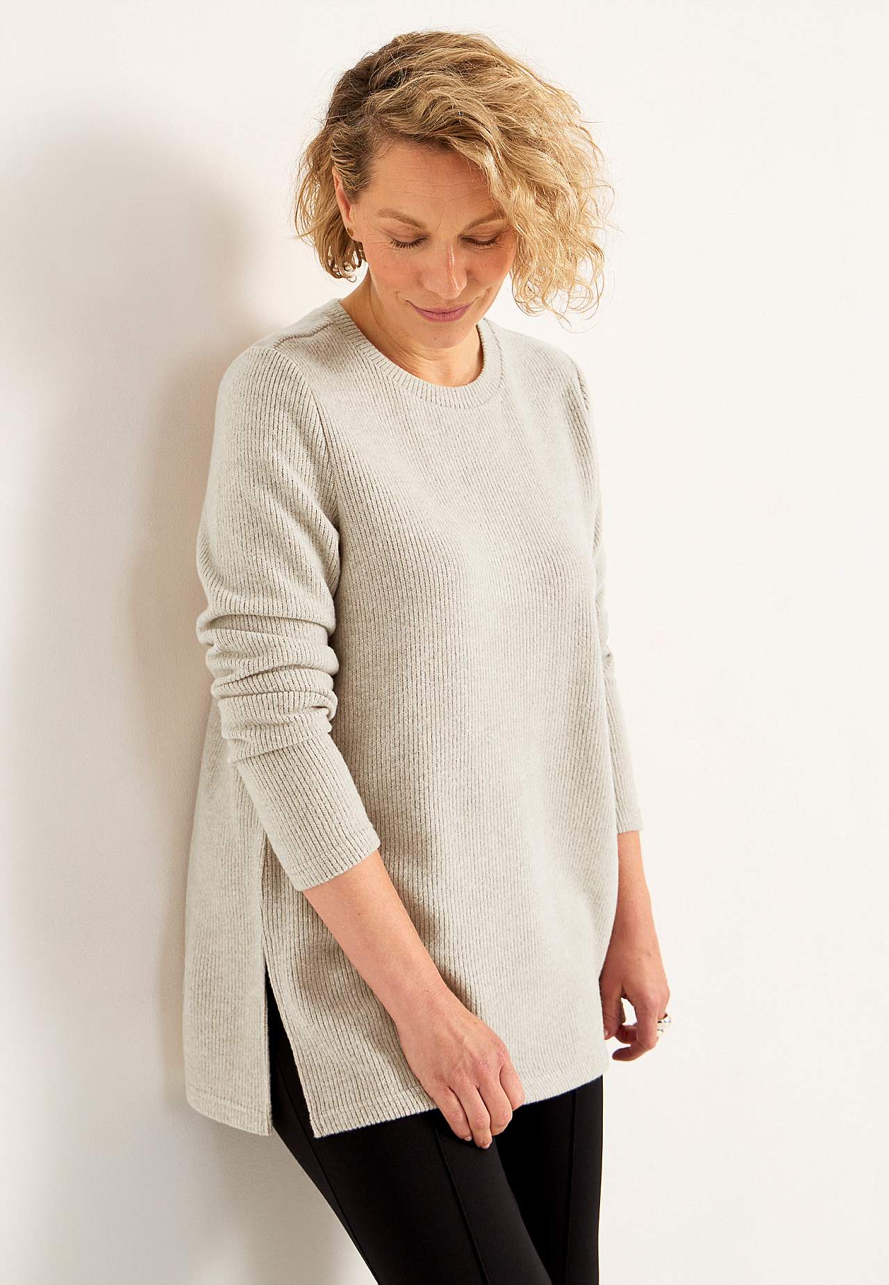 Super weicher Pullover mit Schlitzen