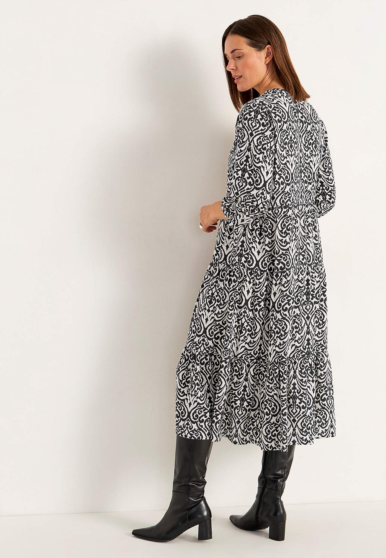 Kleid mit Volants