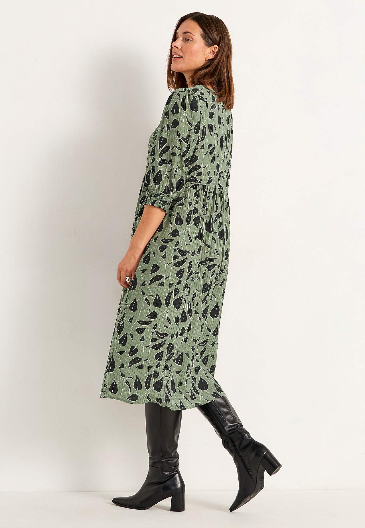 Gewebtes Kleid mit Struktur