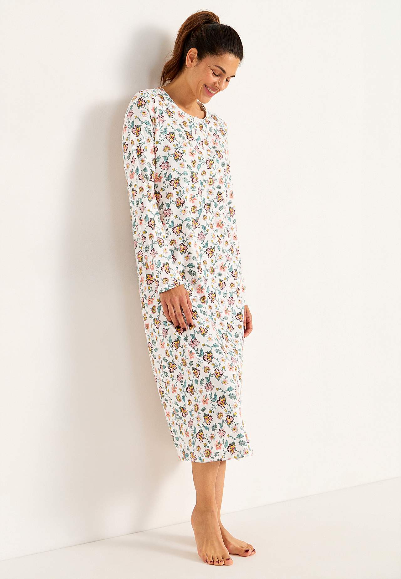 Nachtkleid mit langen Ärmeln