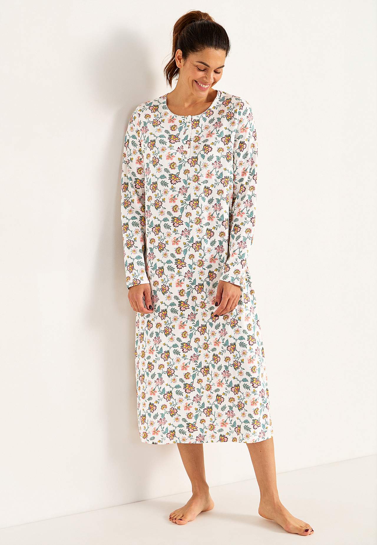 Nachtkleid mit langen Ärmeln