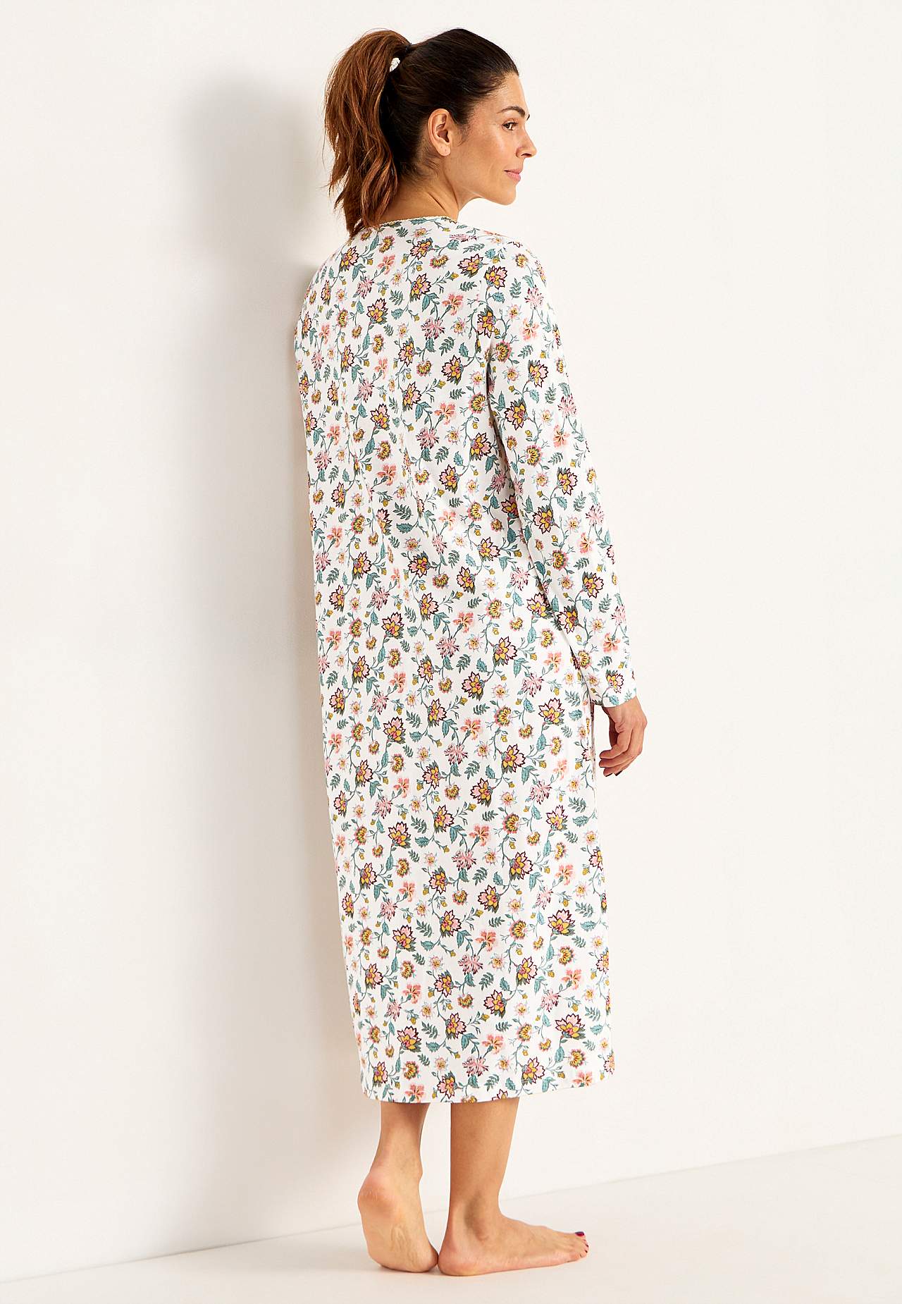 Nachtkleid mit langen Ärmeln