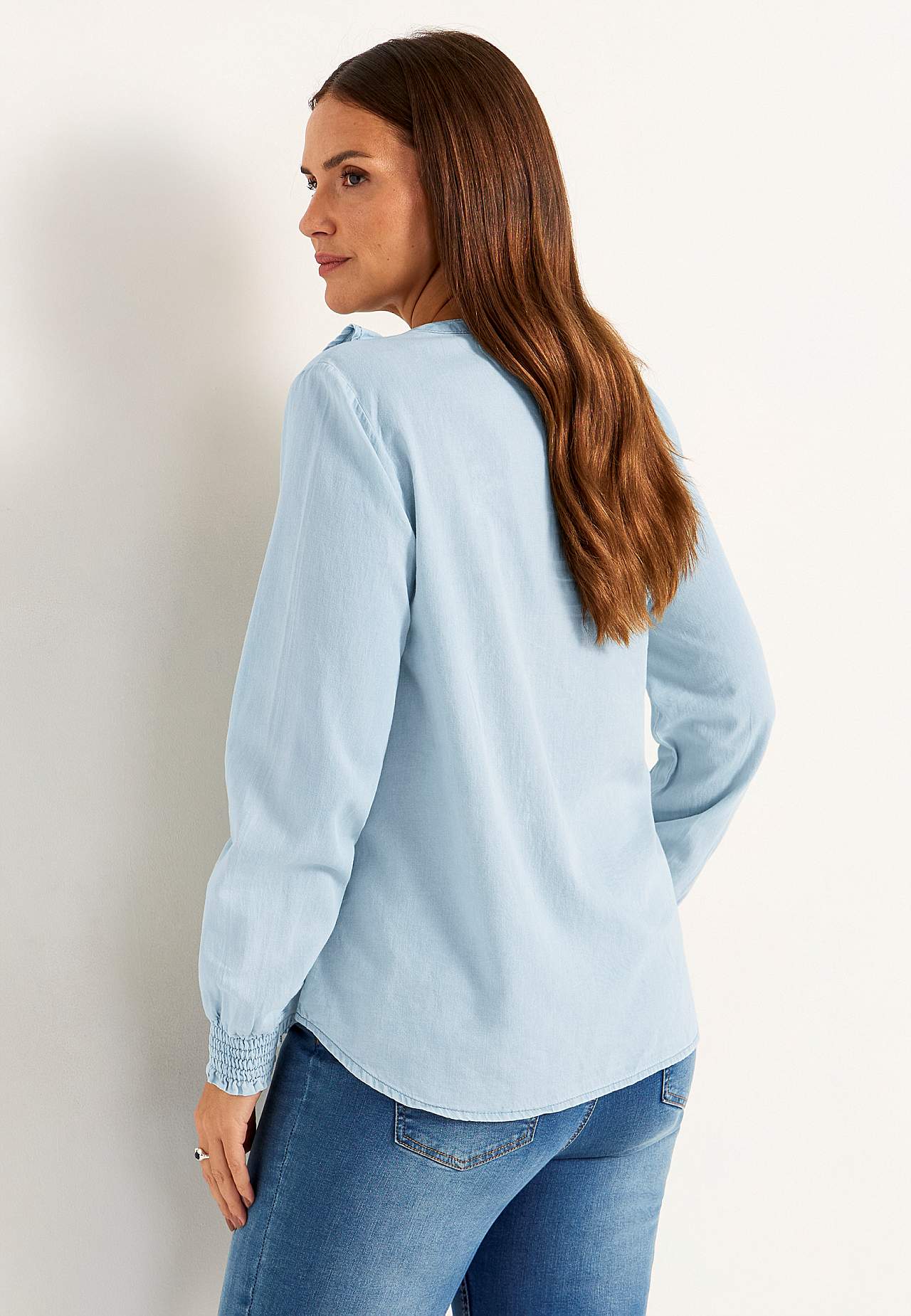 Bluse mit Rüschen aus Denim