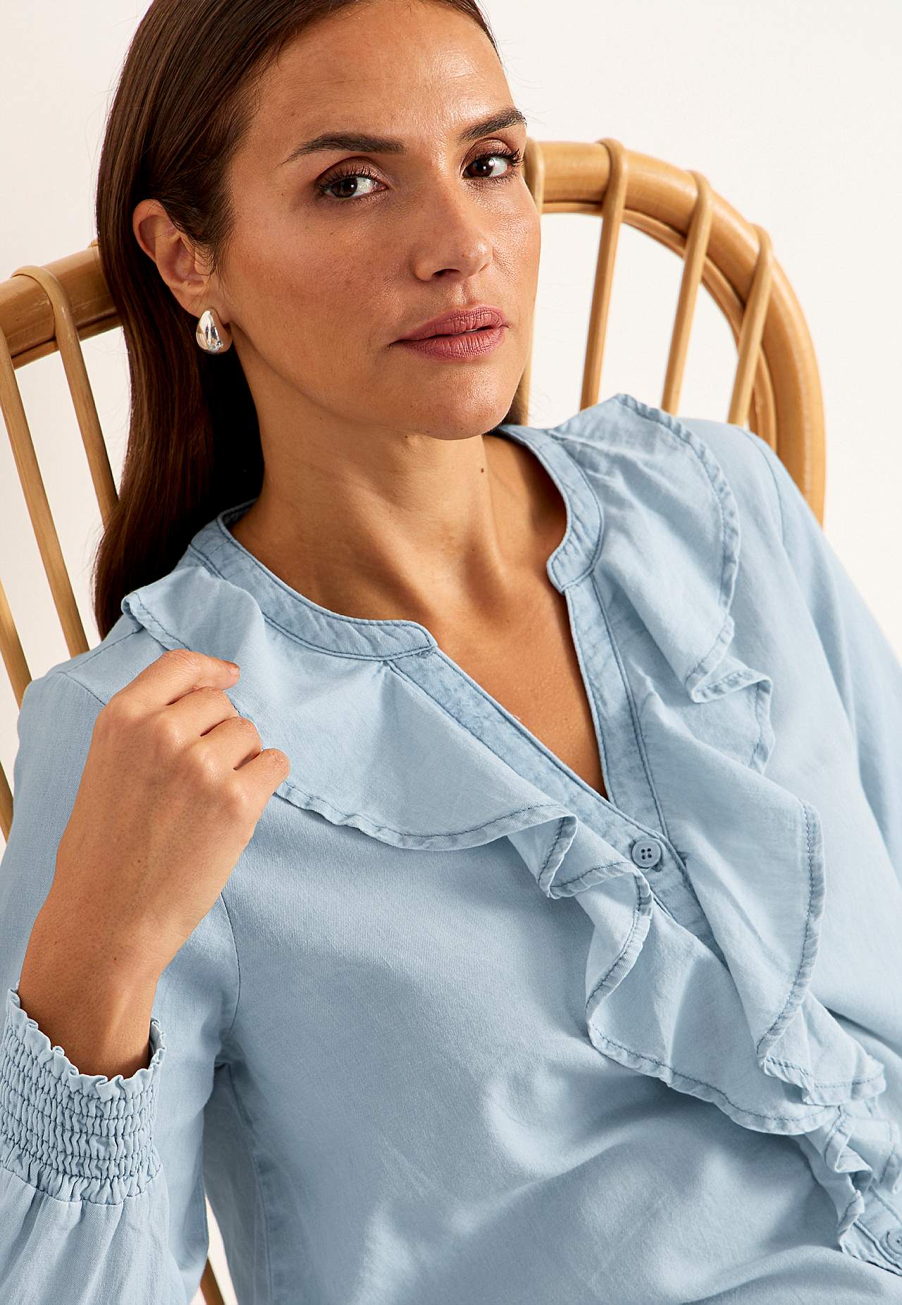 Bluse mit Rüschen aus Denim