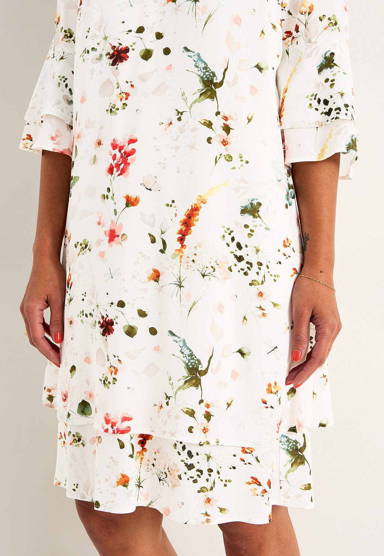 Sommerliches Partykleid mit Volants