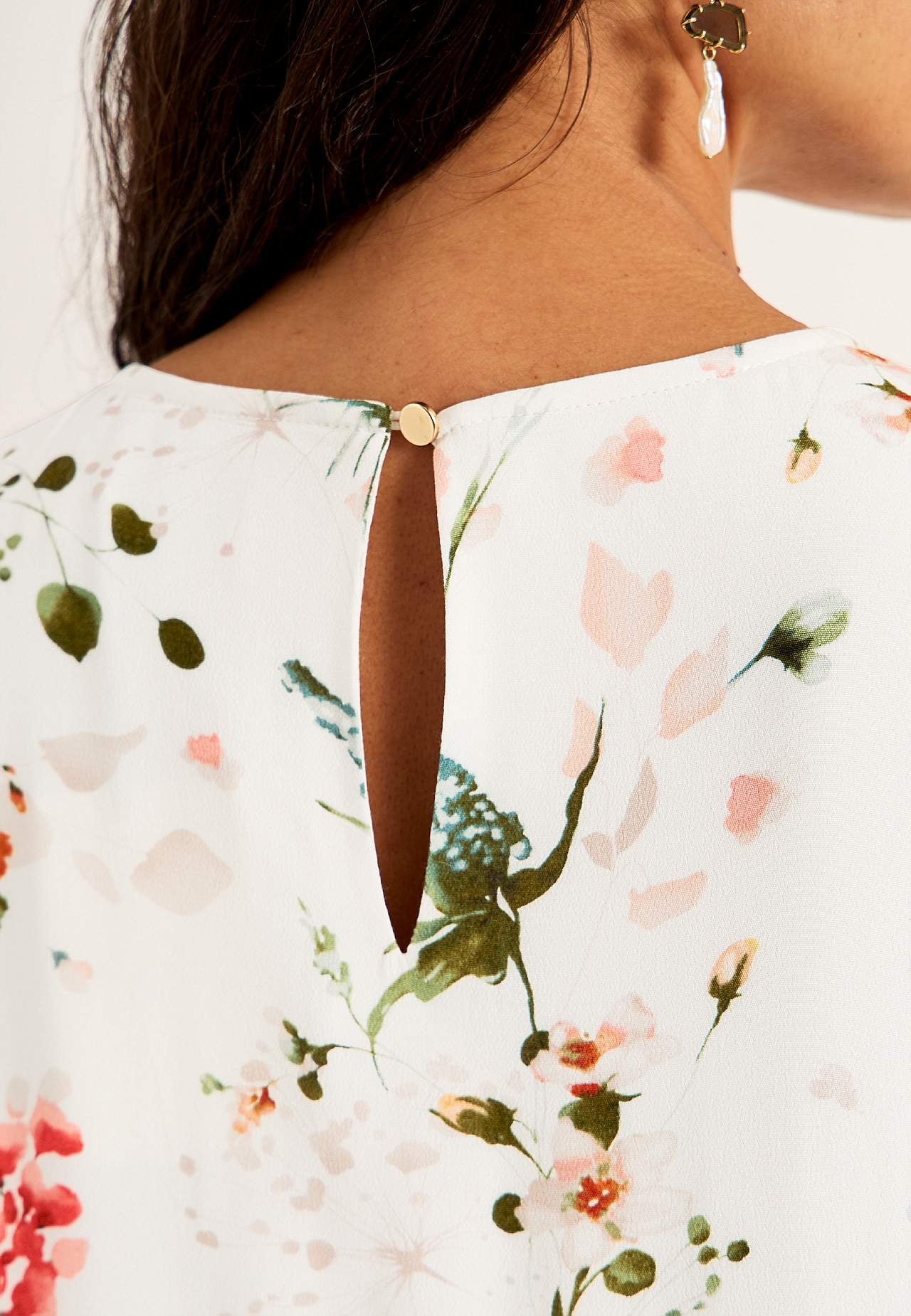 Sommerliches Partykleid mit Volants