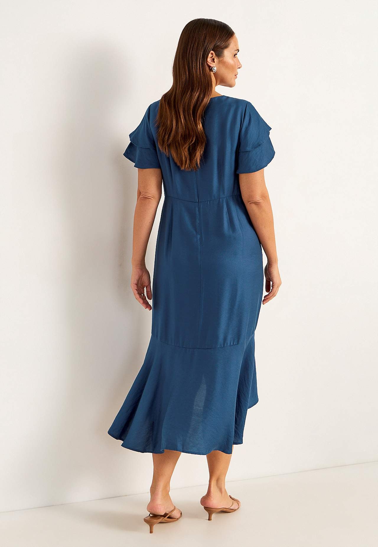 Kleid mit Rüschen mit Schmetterlingsärmeln