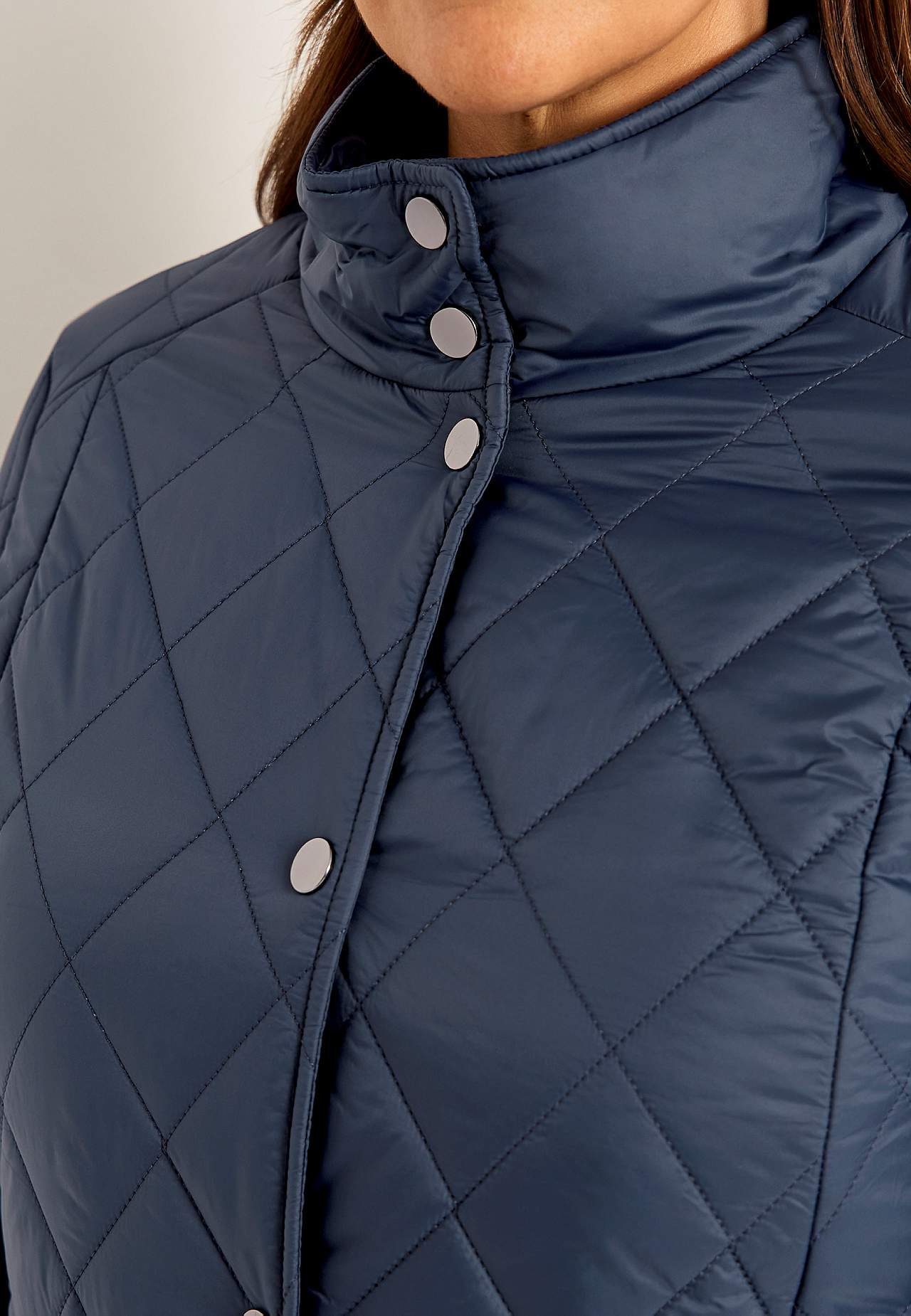 Gesteppte Jacke mit Druckknöpfen