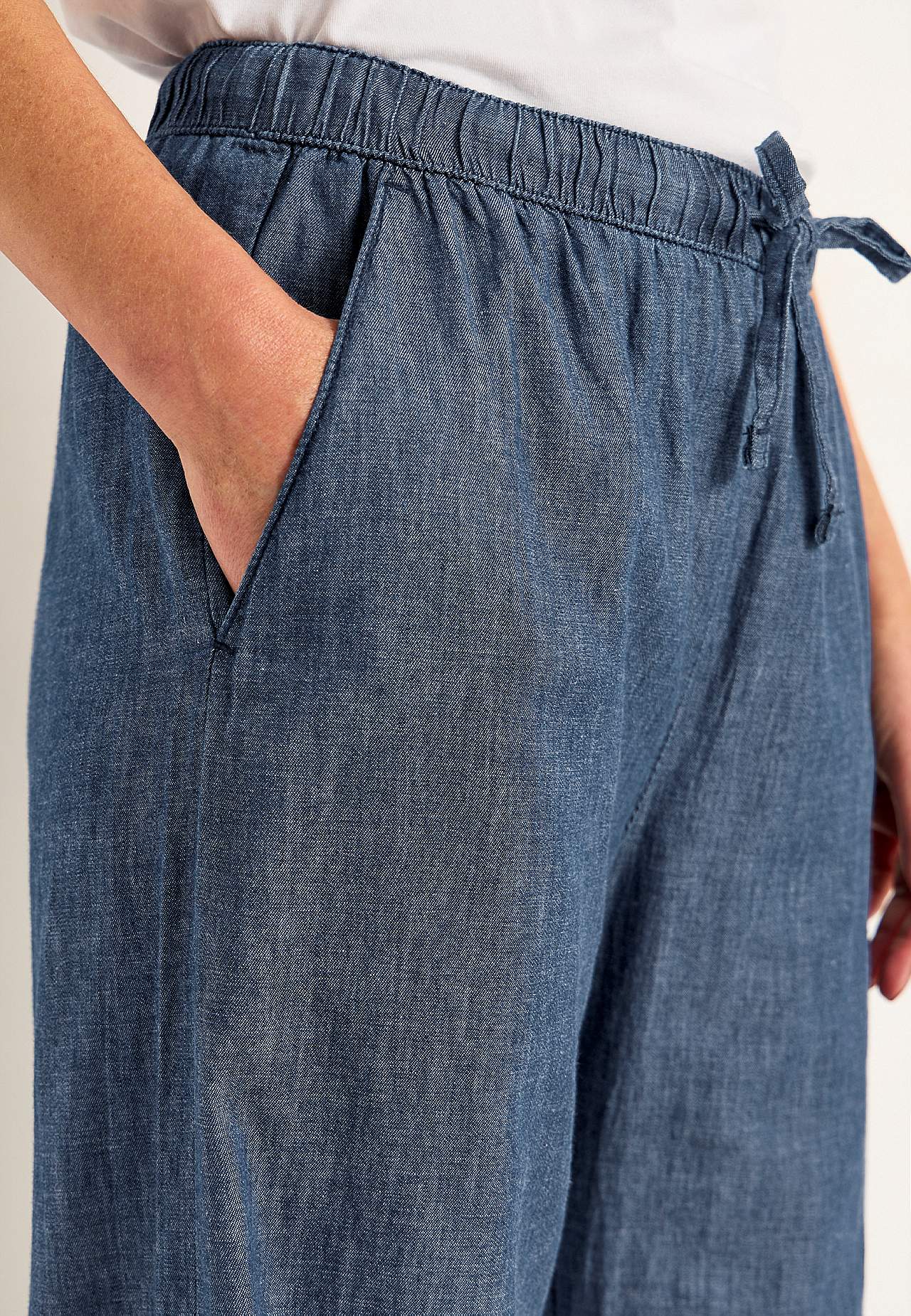 Hose aus Denim mit breiten Beinen