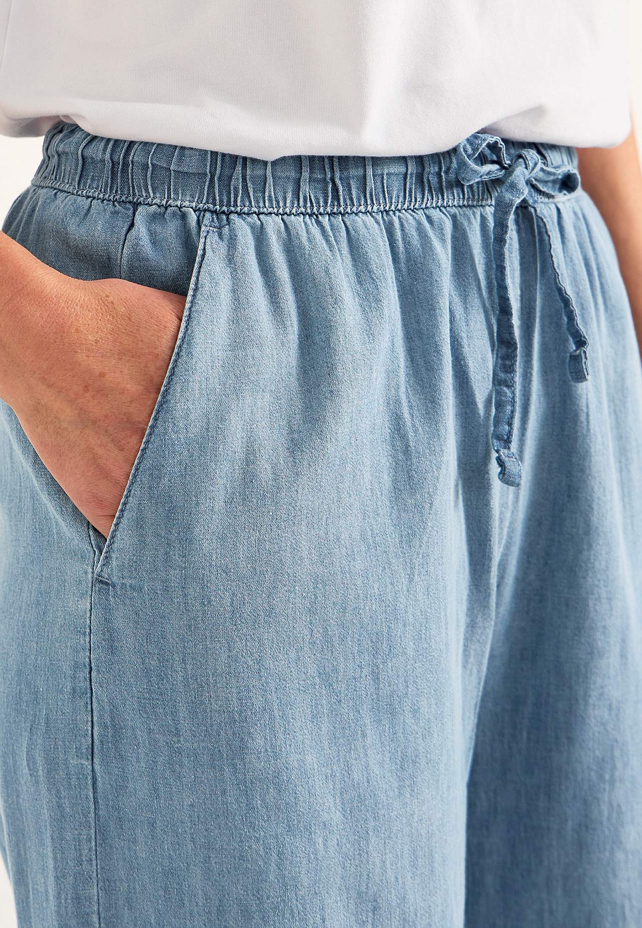 Hose aus Denim mit breiten Beinen